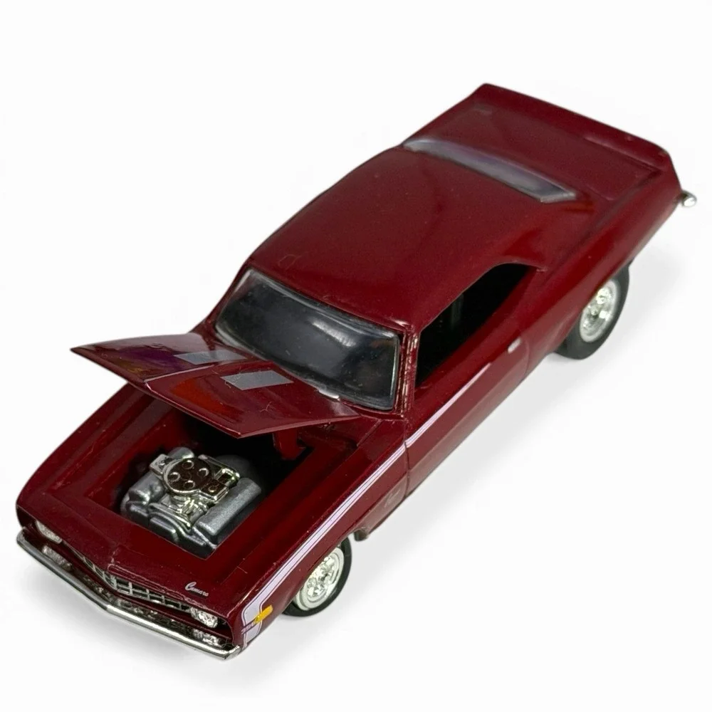 1969 Chevy V-8 Camaro SS 350 Collectible‎ 1/64 Scale Diecast Diorama Model